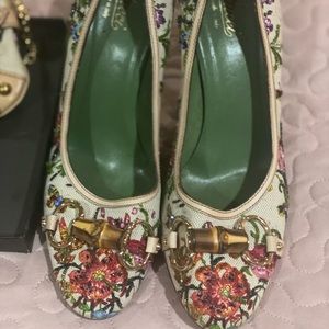 Gucci  runway Vintage pumps. In great condition also Bag to match. Beaded stones